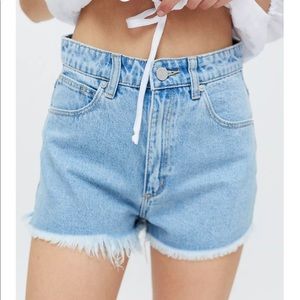 Abrand A High-Waisted Relaxed Short – Esmeralda